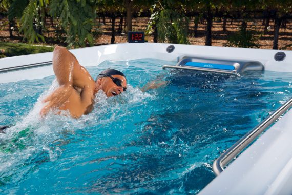 Endless Pools E2000 Barbat Inotand