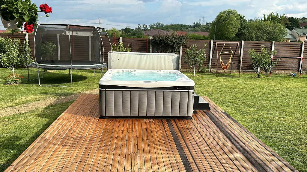 Cada cu hidromasaj Caldera Spas Geneva Proiect Bascov