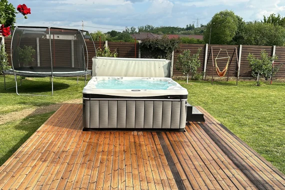 Cada cu hidromasaj Caldera Spas Geneva Proiect Bascov