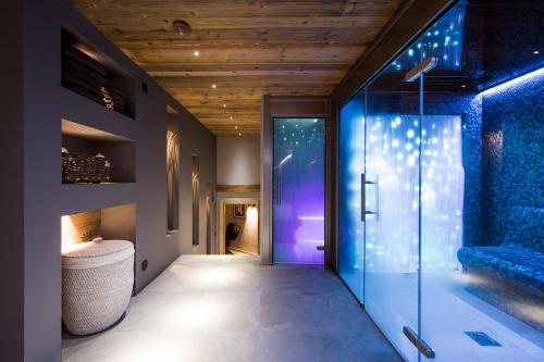 INBECA-Cabina-de-hielo-con-fuente-Chalet-Sapphire-M4